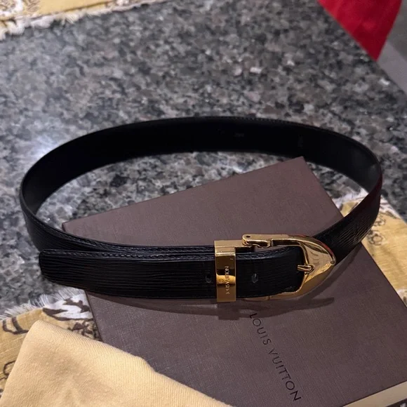 Louis Vuitton EPI LEATHER Belt with Golden Buckle - Picture 3 of 10